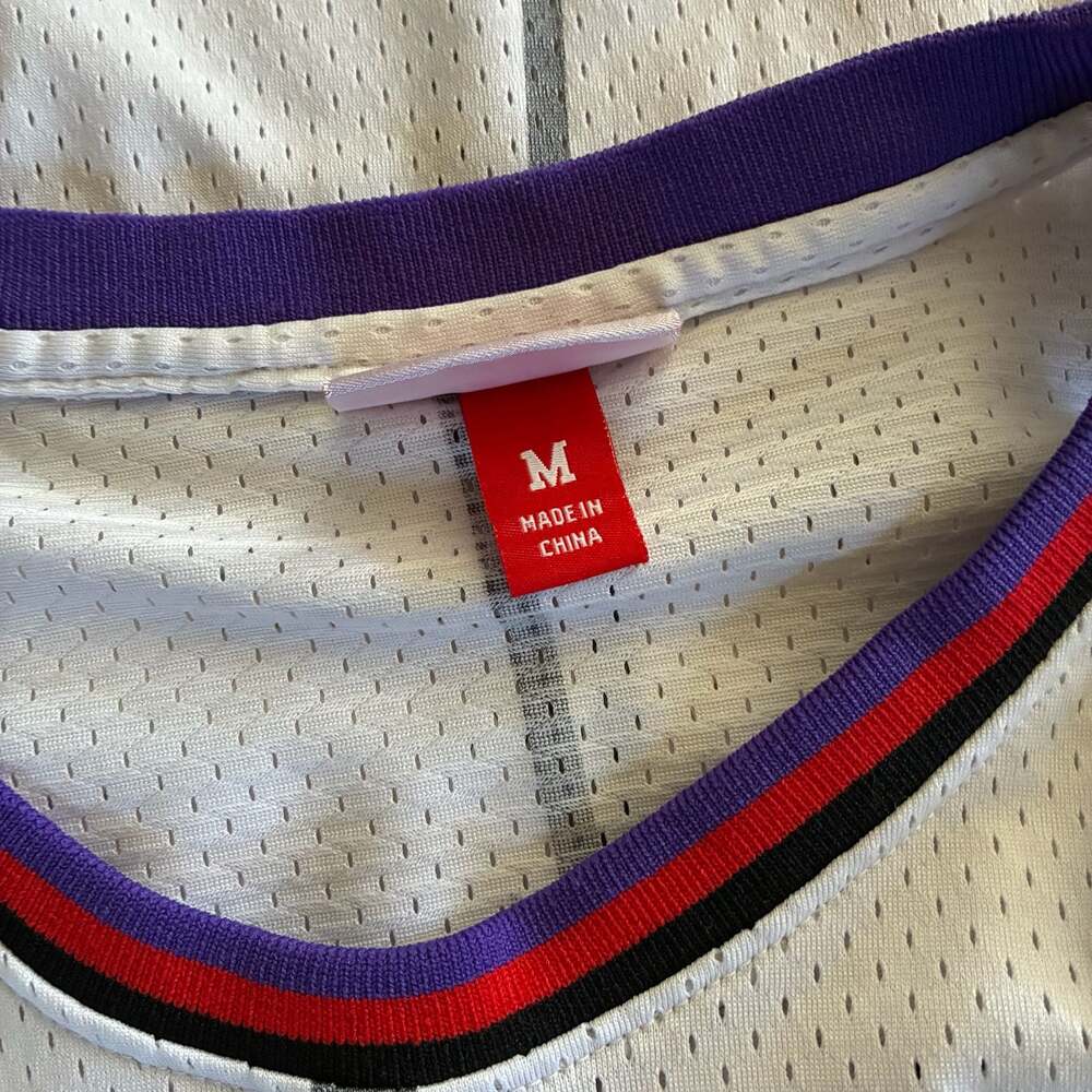 Mitchell & Ness Toronto Raptors 1998-99 Vince Carter Hardwood Classics Jersey - Picture 5 of 5